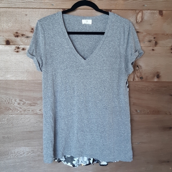 Tla Dorthea Button Back Tee Gray and Floral XSmall - Picture 1 of 4